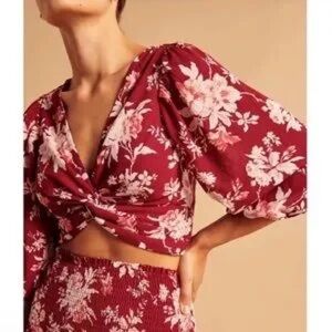 Abercrombie knotted floral top small